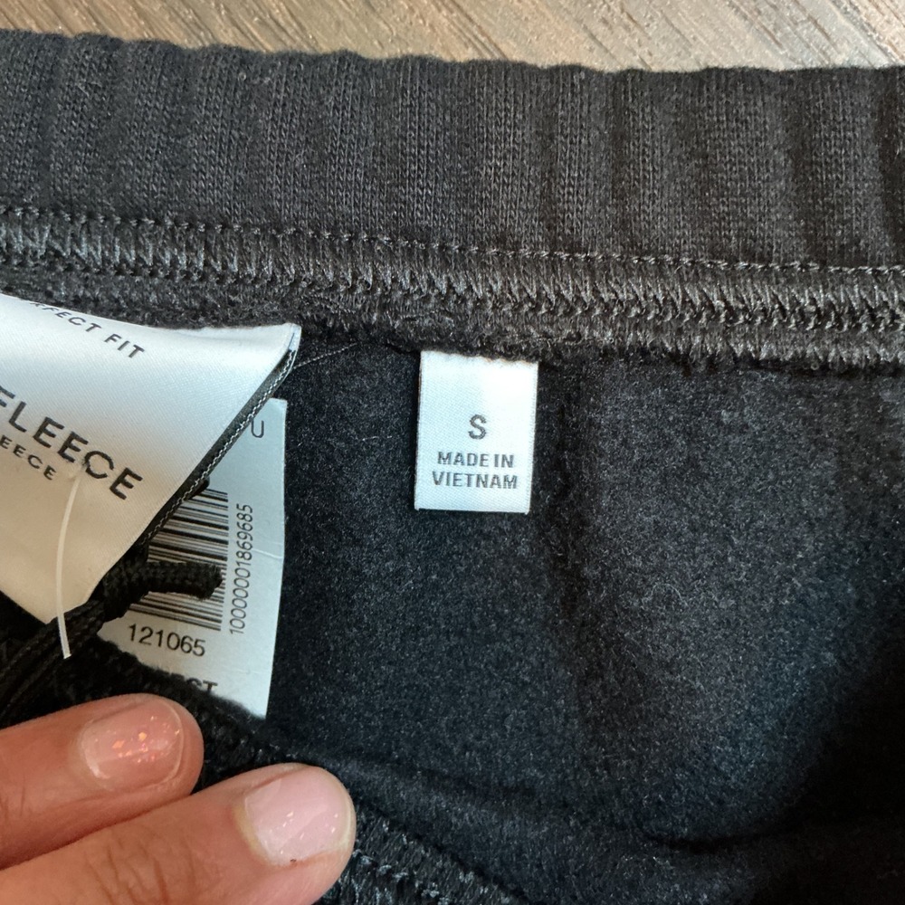 Aritzia Tna Sweatfleece Cozy Fleece Perfect Mini Skirt Black Elastic Waist S NWT - Picture 5 of 6